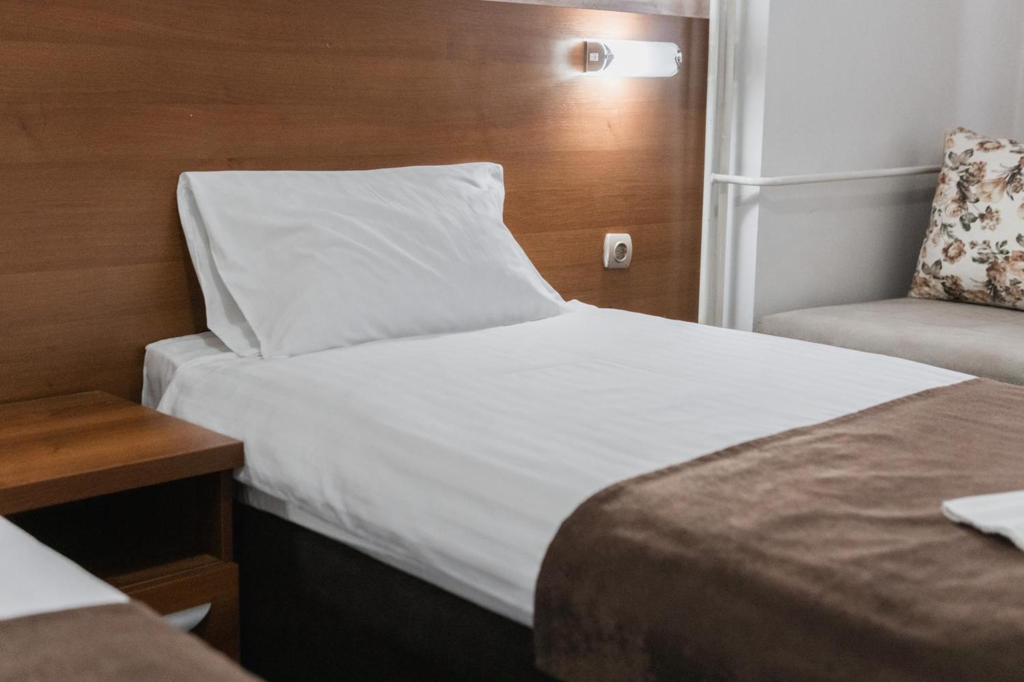 פאלה Hotel Damis מראה חיצוני תמונה