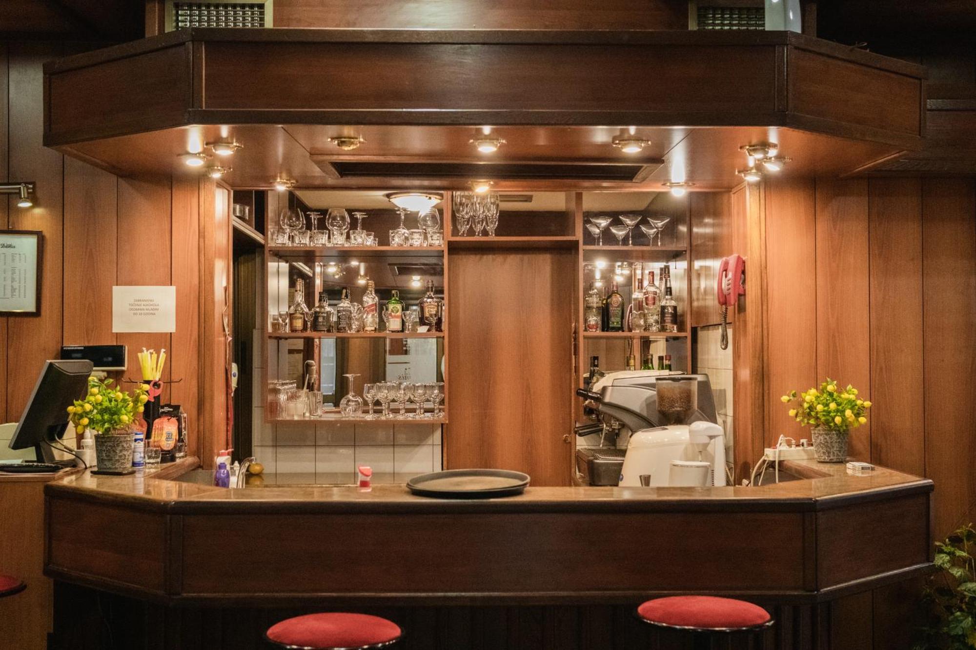פאלה Hotel Damis מראה חיצוני תמונה
