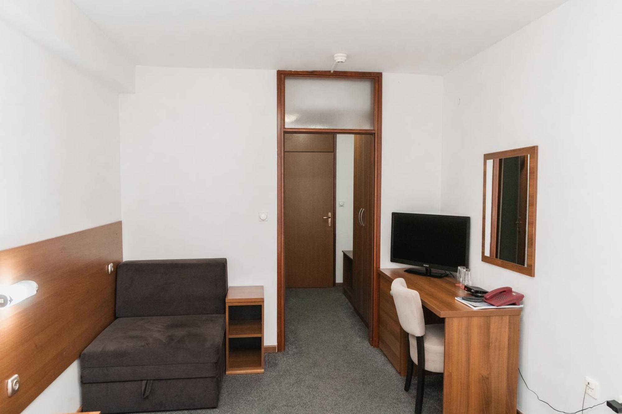 פאלה Hotel Damis מראה חיצוני תמונה