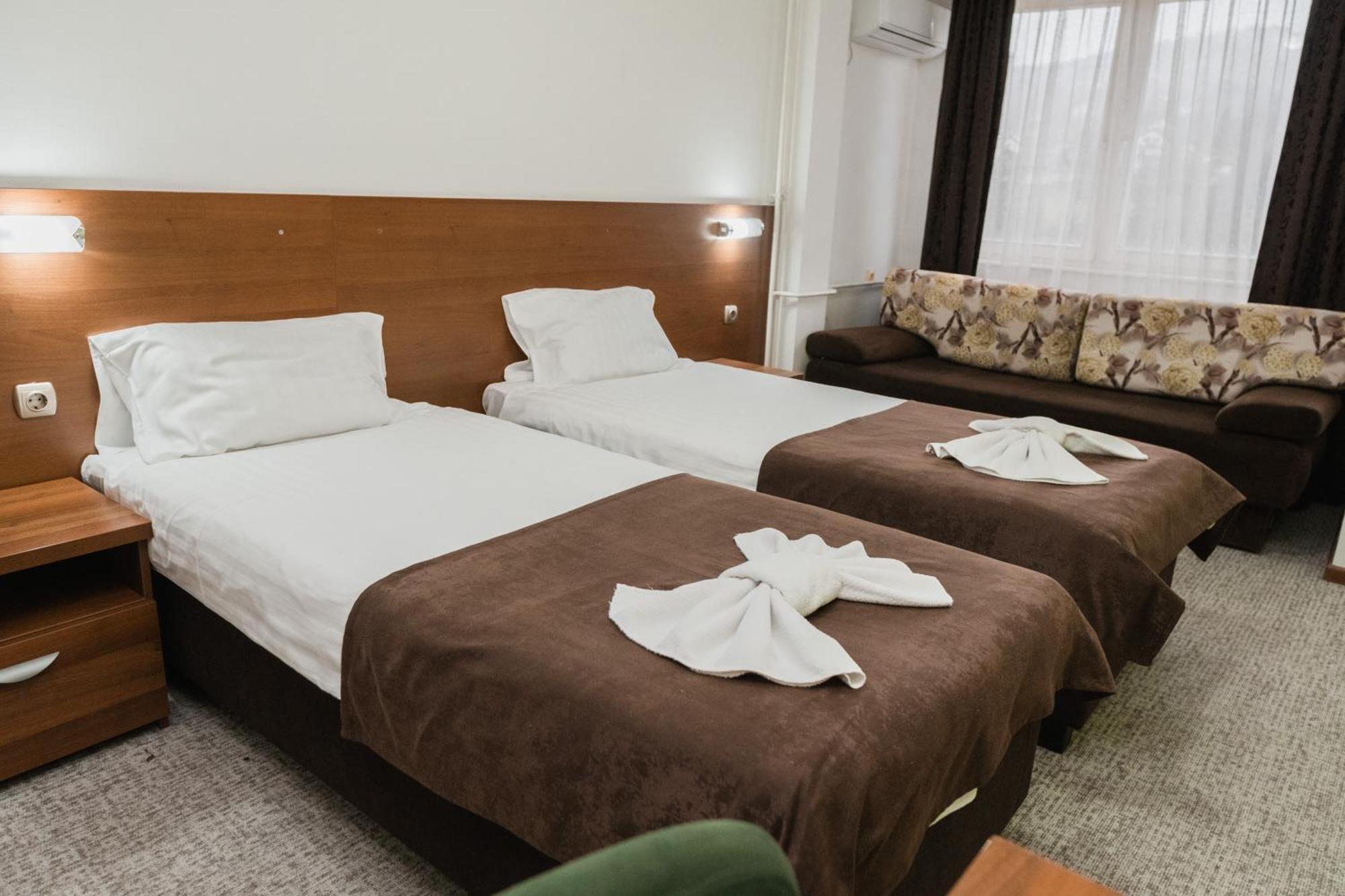 פאלה Hotel Damis מראה חיצוני תמונה