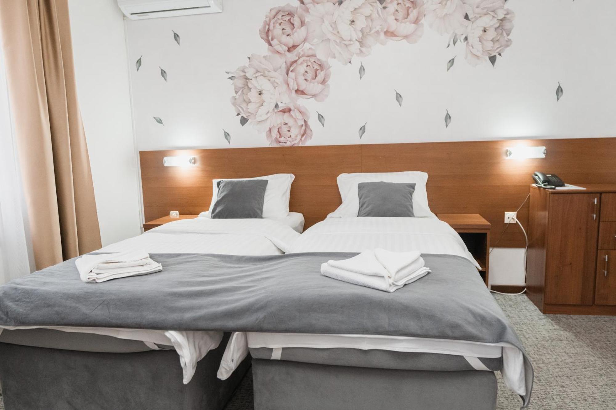 פאלה Hotel Damis מראה חיצוני תמונה