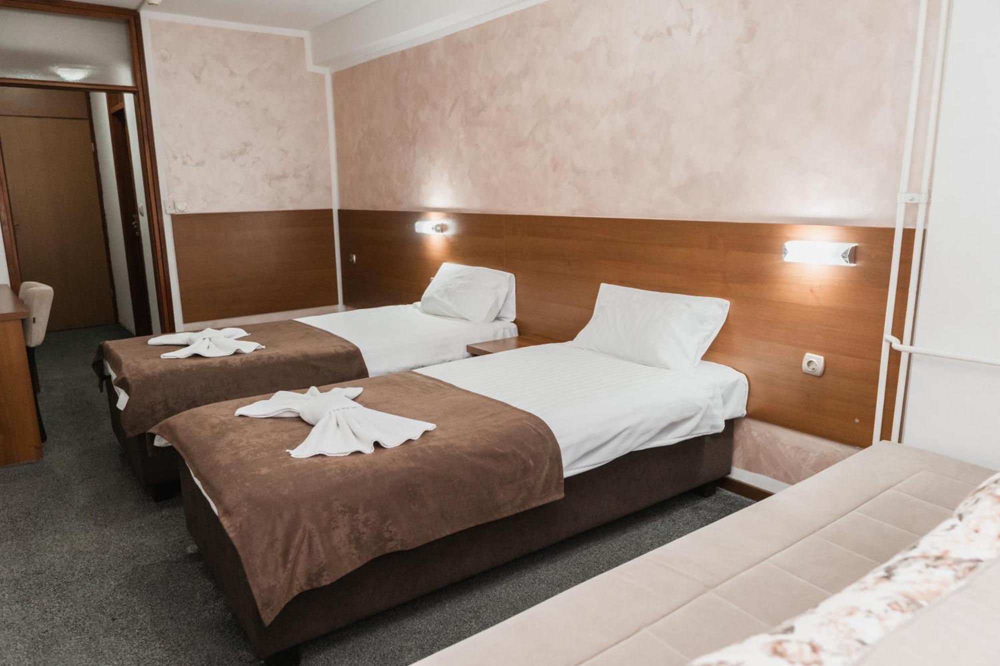 פאלה Hotel Damis מראה חיצוני תמונה