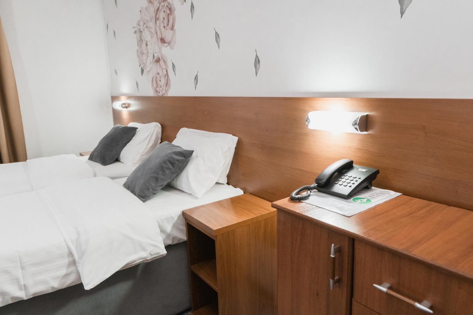 פאלה Hotel Damis מראה חיצוני תמונה