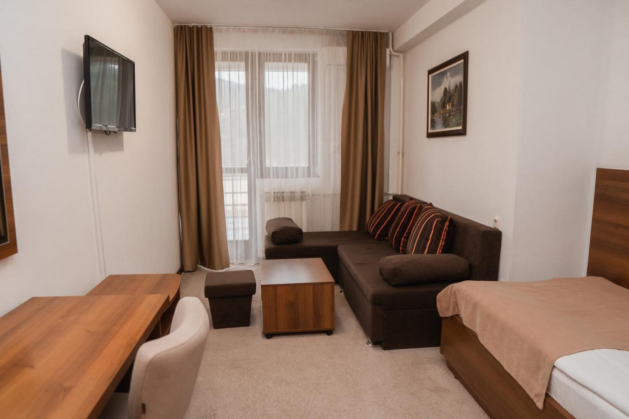 פאלה Hotel Damis מראה חיצוני תמונה