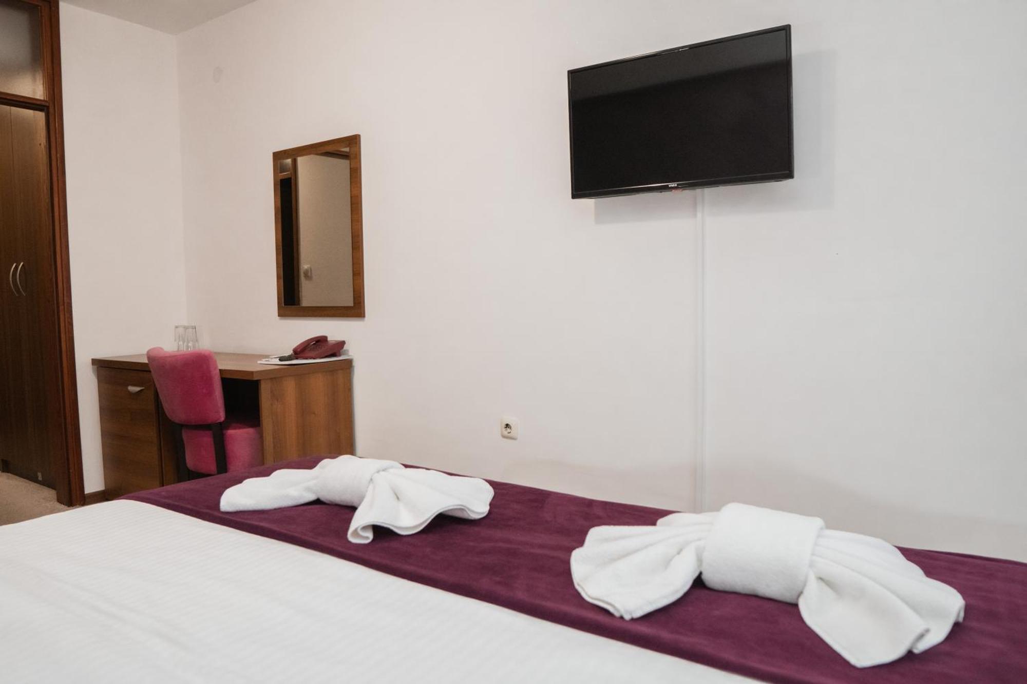פאלה Hotel Damis מראה חיצוני תמונה