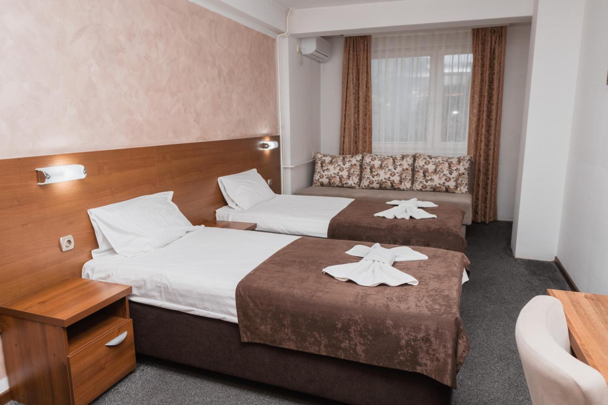 פאלה Hotel Damis מראה חיצוני תמונה