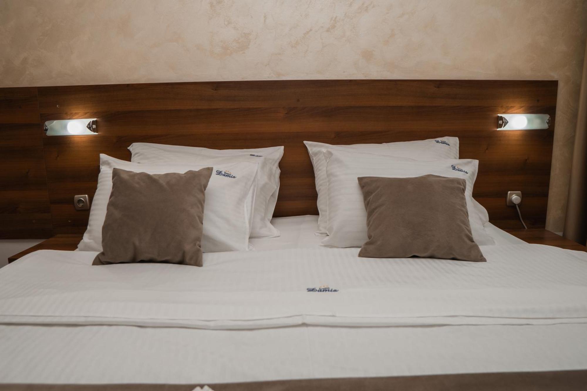 פאלה Hotel Damis מראה חיצוני תמונה